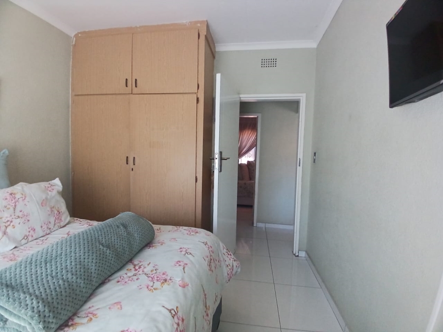 5 Bedroom Property for Sale in Groblerpark Gauteng