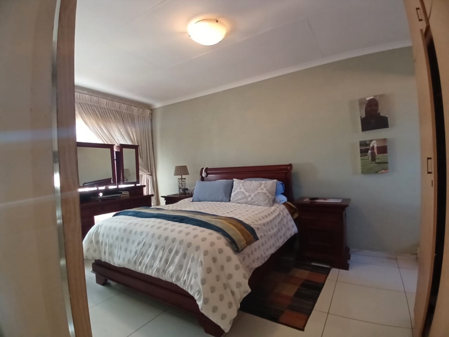 5 Bedroom Property for Sale in Groblerpark Gauteng