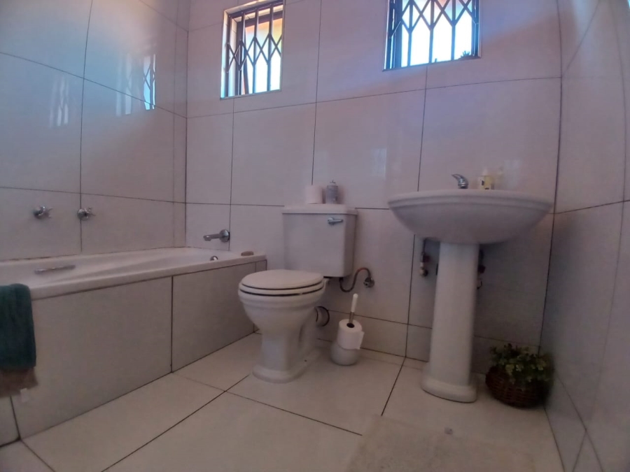 5 Bedroom Property for Sale in Groblerpark Gauteng