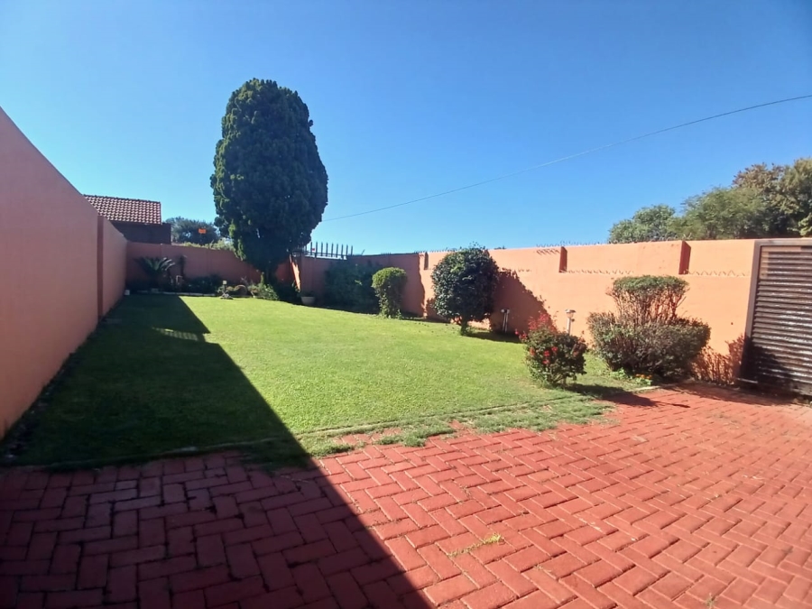 5 Bedroom Property for Sale in Groblerpark Gauteng