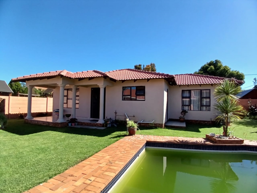 5 Bedroom Property for Sale in Groblerpark Gauteng