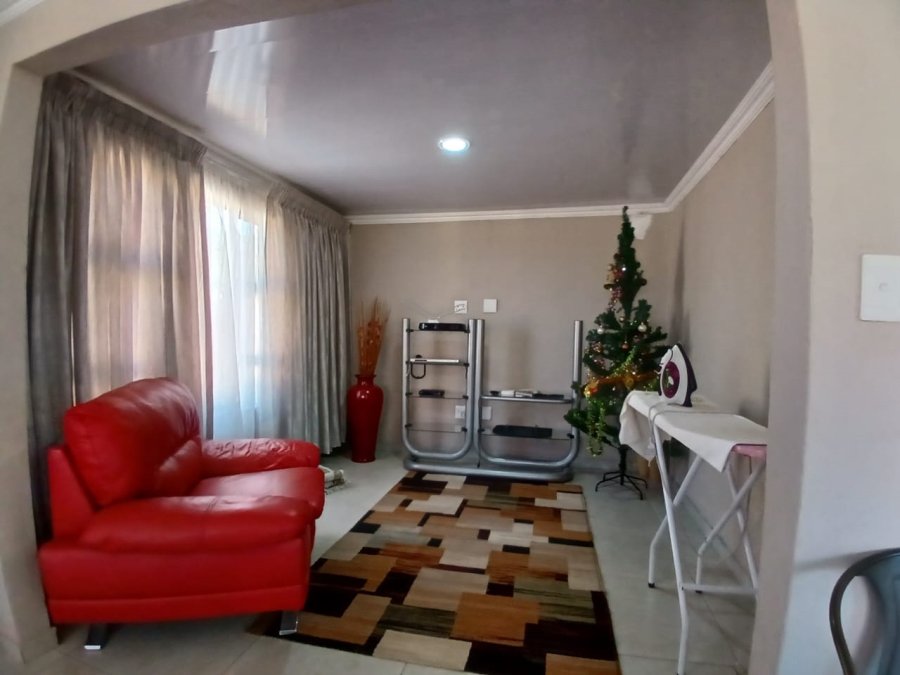 5 Bedroom Property for Sale in Groblerpark Gauteng
