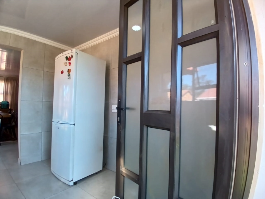 5 Bedroom Property for Sale in Groblerpark Gauteng