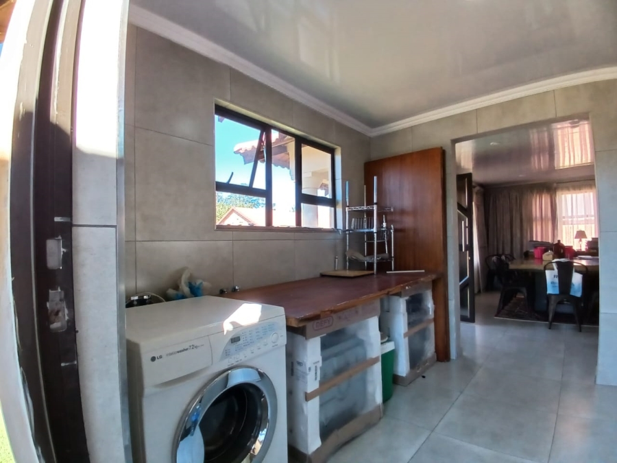 5 Bedroom Property for Sale in Groblerpark Gauteng