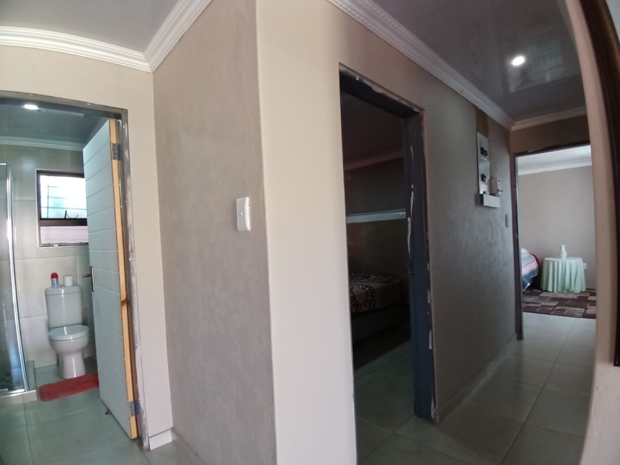 5 Bedroom Property for Sale in Groblerpark Gauteng