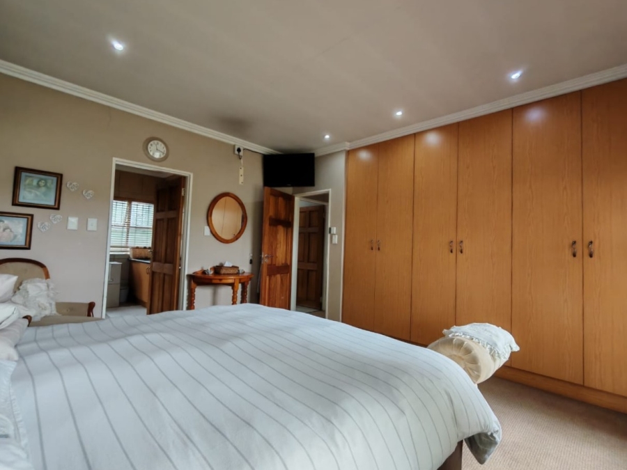 3 Bedroom Property for Sale in Three Rivers Proper Gauteng