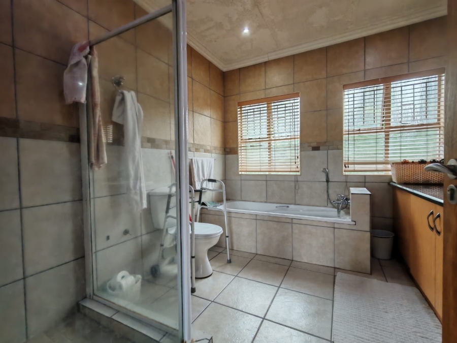 3 Bedroom Property for Sale in Three Rivers Proper Gauteng