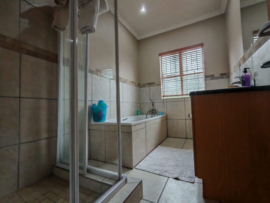 3 Bedroom Property for Sale in Three Rivers Proper Gauteng