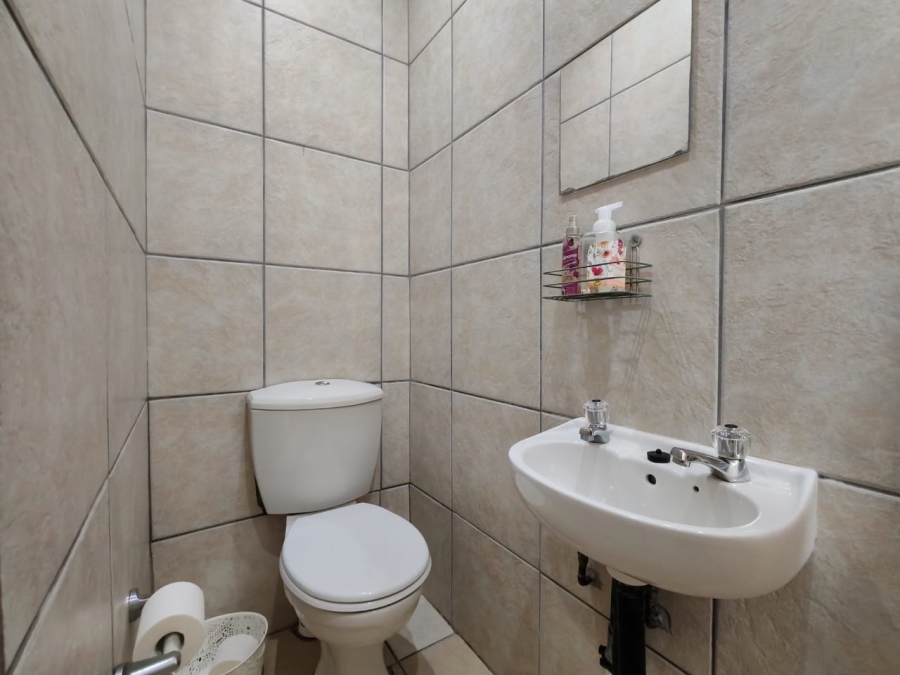 3 Bedroom Property for Sale in Three Rivers Proper Gauteng