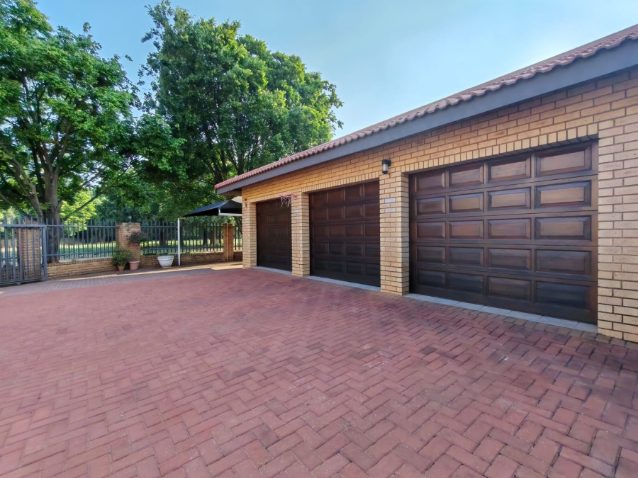 3 Bedroom Property for Sale in Three Rivers Proper Gauteng