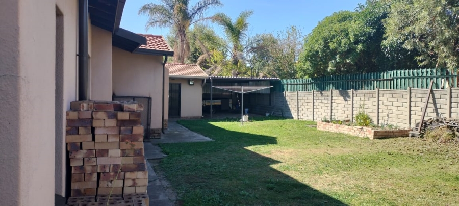 4 Bedroom Property for Sale in Glen Marais Gauteng