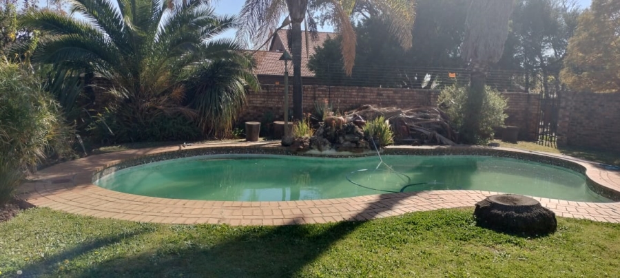 4 Bedroom Property for Sale in Glen Marais Gauteng