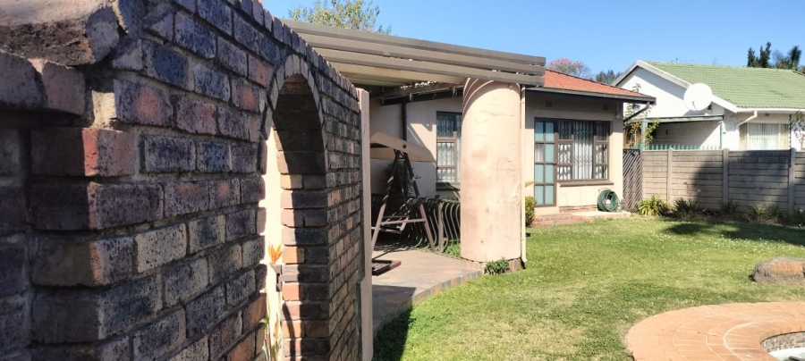4 Bedroom Property for Sale in Glen Marais Gauteng