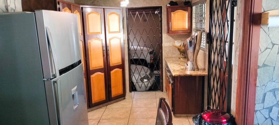 4 Bedroom Property for Sale in Glen Marais Gauteng