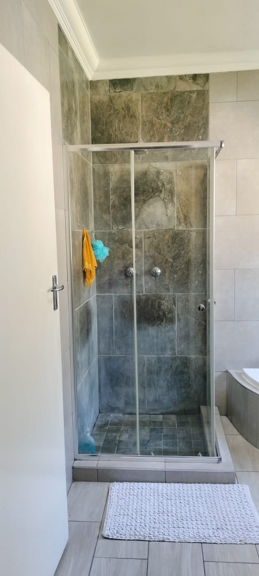 4 Bedroom Property for Sale in Glen Marais Gauteng