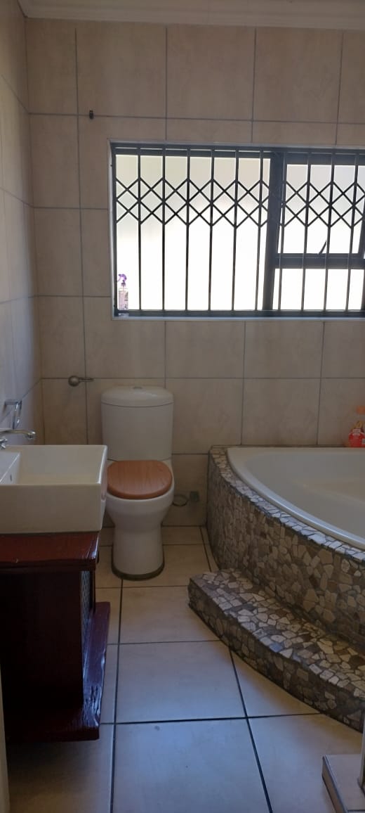 4 Bedroom Property for Sale in Glen Marais Gauteng