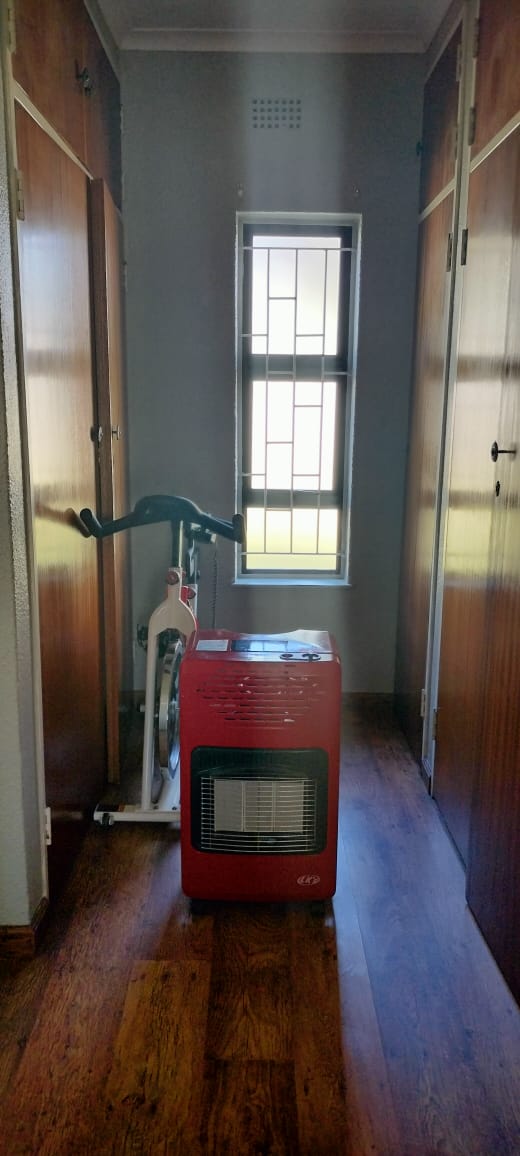 4 Bedroom Property for Sale in Glen Marais Gauteng
