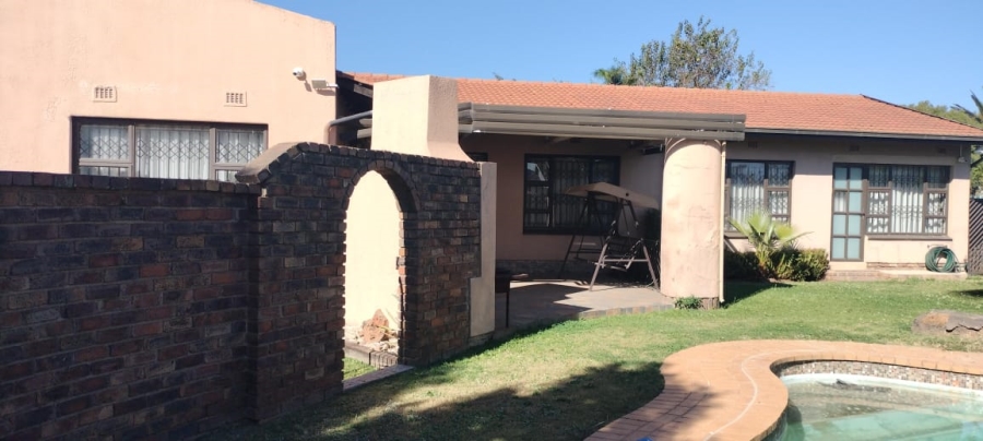 4 Bedroom Property for Sale in Glen Marais Gauteng