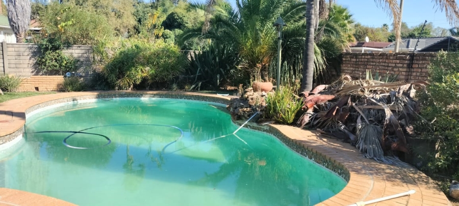 4 Bedroom Property for Sale in Glen Marais Gauteng