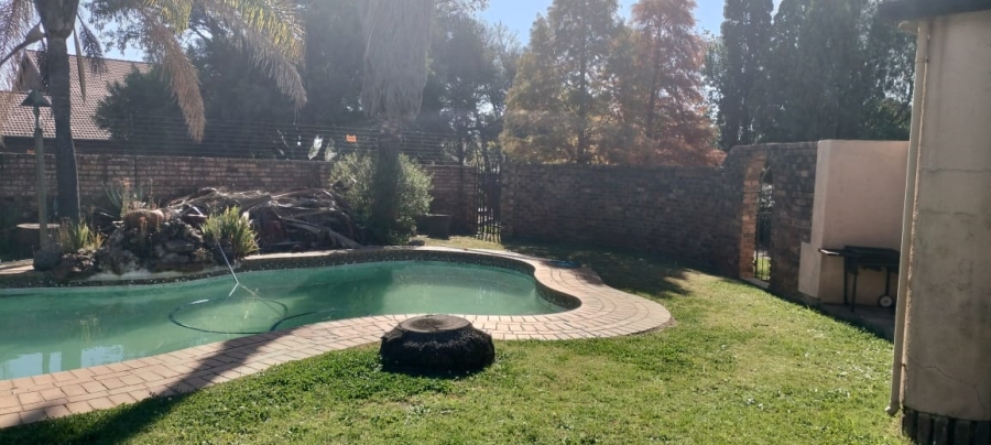 4 Bedroom Property for Sale in Glen Marais Gauteng