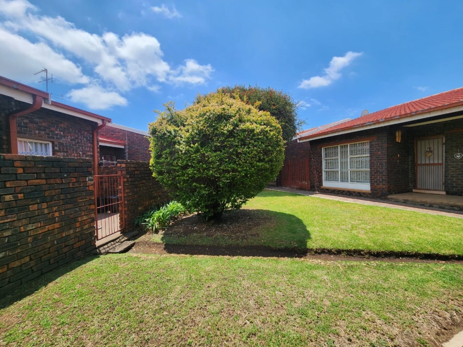 2 Bedroom Property for Sale in Three Rivers Gauteng
