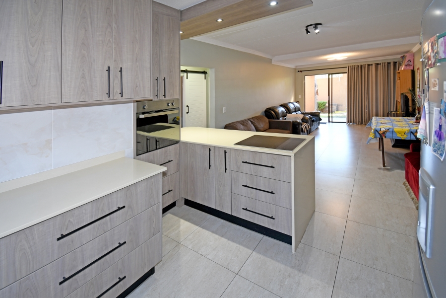 2 Bedroom Property for Sale in Sunninghill Gauteng