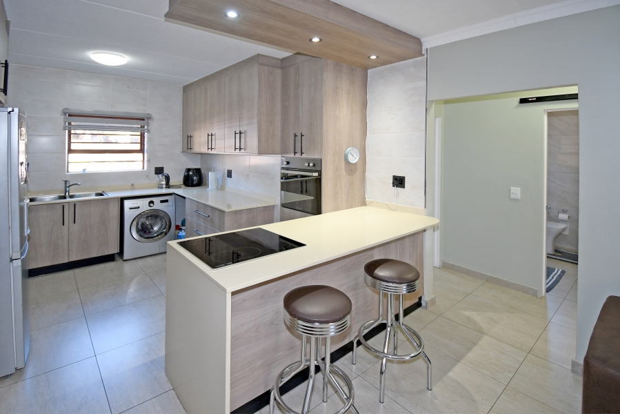 2 Bedroom Property for Sale in Sunninghill Gauteng