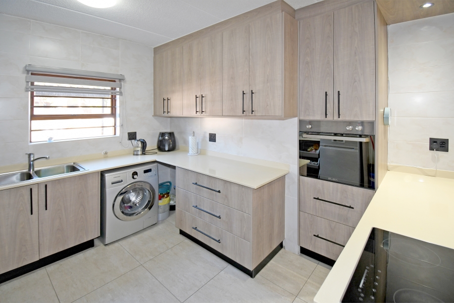 2 Bedroom Property for Sale in Sunninghill Gauteng