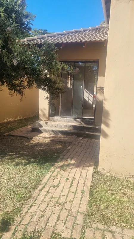 6 Bedroom Property for Sale in Buccleuch Gauteng