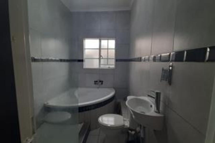 2 Bedroom Property for Sale in Klopperpark Gauteng