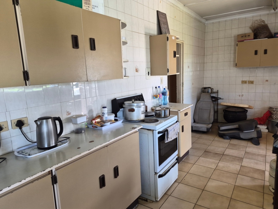 6 Bedroom Property for Sale in Homestead Apple Orchards Gauteng