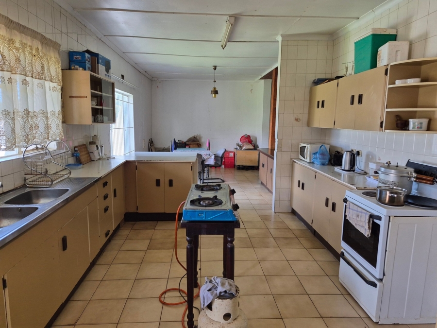6 Bedroom Property for Sale in Homestead Apple Orchards Gauteng