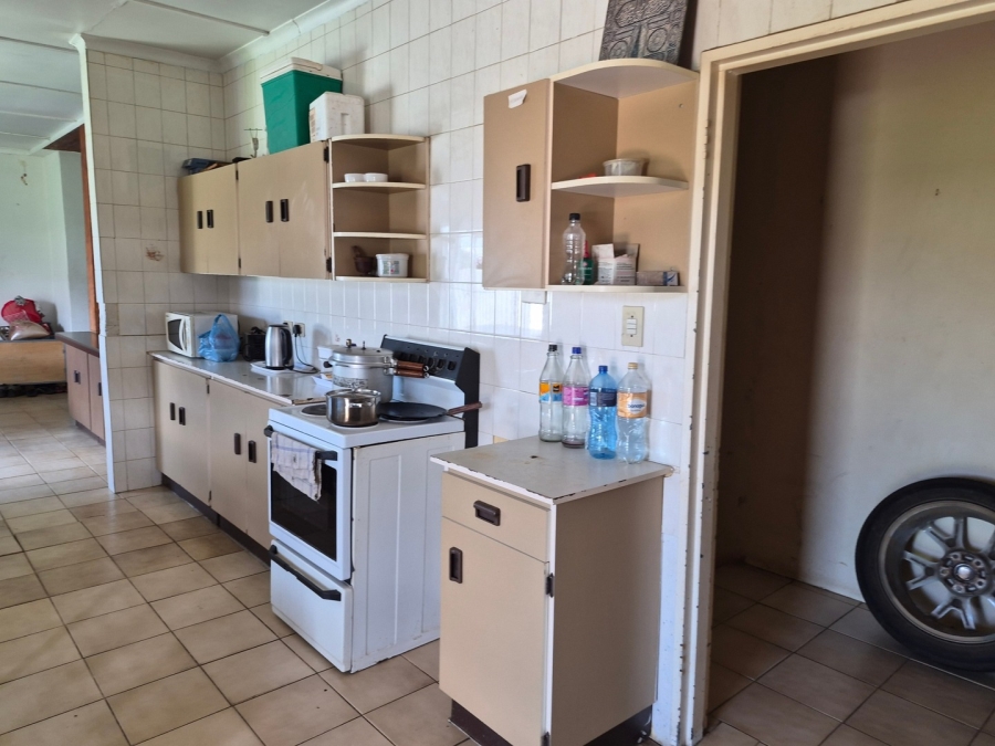 6 Bedroom Property for Sale in Homestead Apple Orchards Gauteng