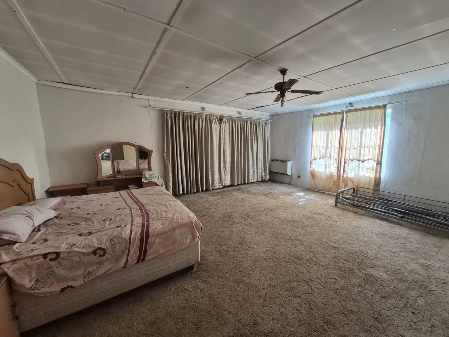6 Bedroom Property for Sale in Homestead Apple Orchards Gauteng