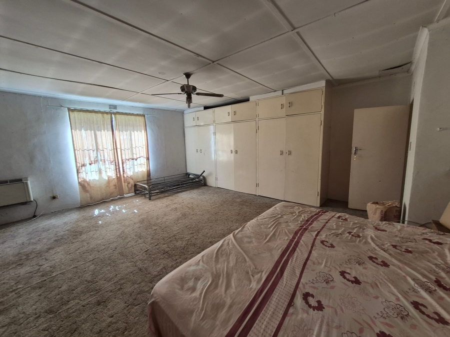 6 Bedroom Property for Sale in Homestead Apple Orchards Gauteng