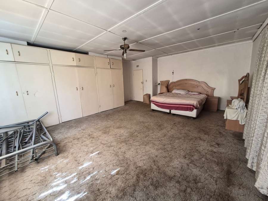 6 Bedroom Property for Sale in Homestead Apple Orchards Gauteng
