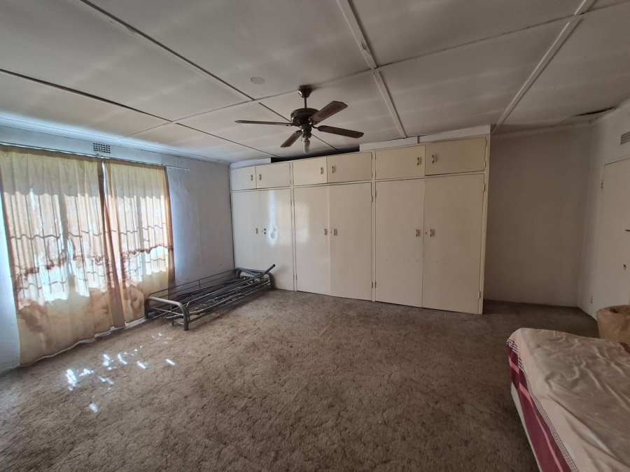 6 Bedroom Property for Sale in Homestead Apple Orchards Gauteng