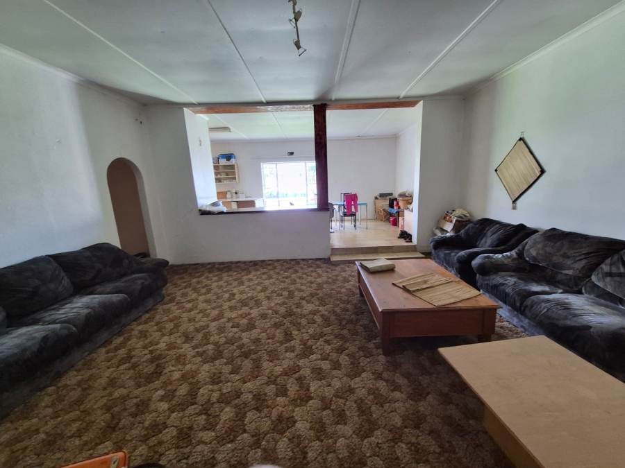 6 Bedroom Property for Sale in Homestead Apple Orchards Gauteng