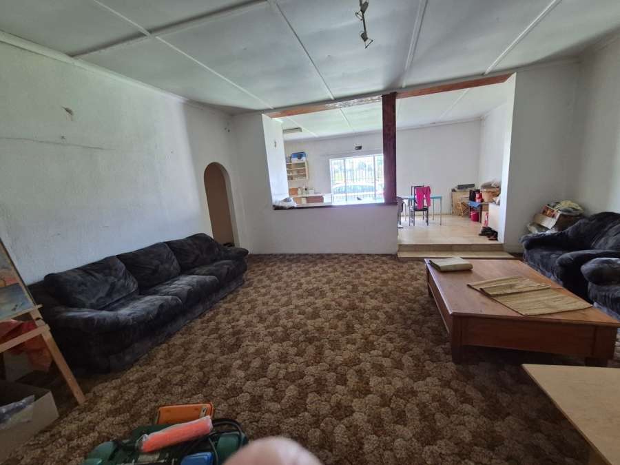 6 Bedroom Property for Sale in Homestead Apple Orchards Gauteng