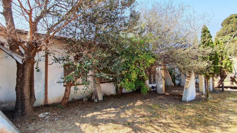6 Bedroom Property for Sale in Homestead Apple Orchards Gauteng