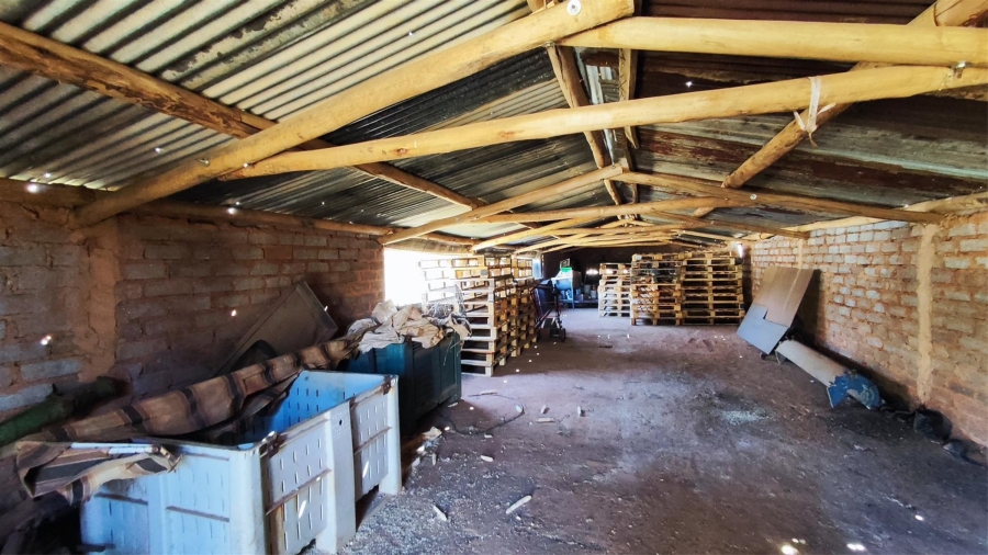 6 Bedroom Property for Sale in Homestead Apple Orchards Gauteng