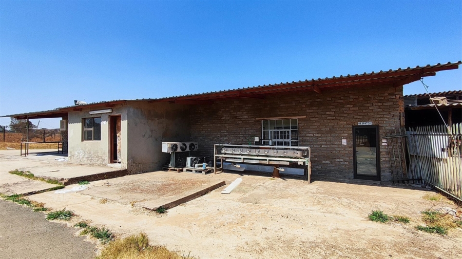 6 Bedroom Property for Sale in Homestead Apple Orchards Gauteng