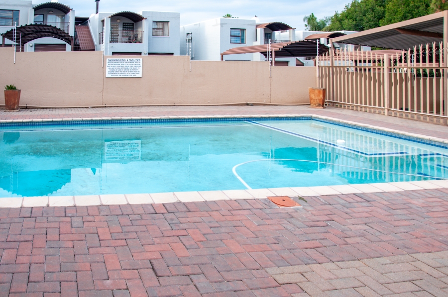 2 Bedroom Property for Sale in Vorna Valley Gauteng