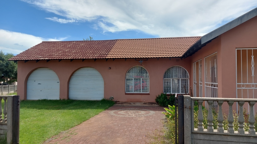 4 Bedroom Property for Sale in Dawn Park Gauteng