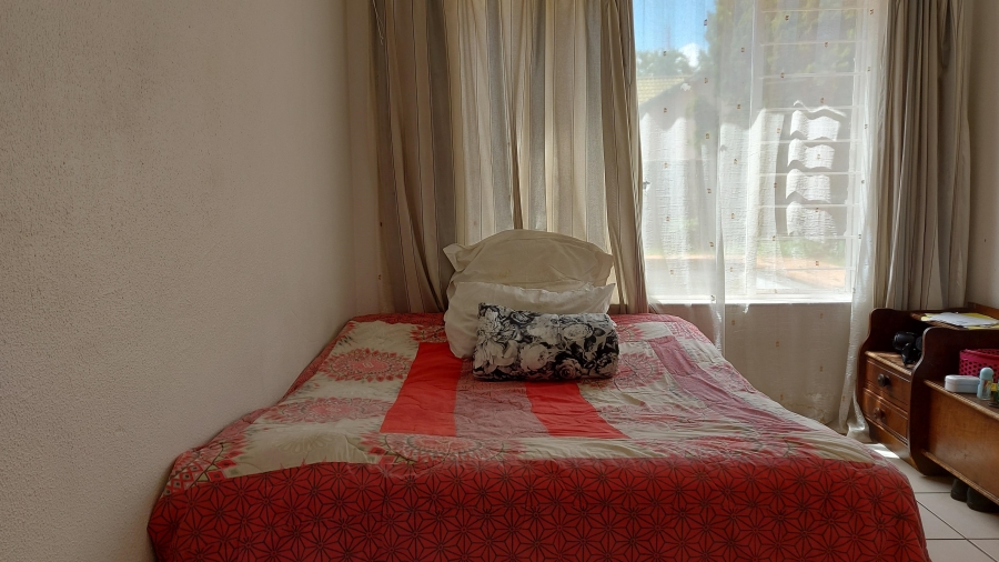 4 Bedroom Property for Sale in Dawn Park Gauteng