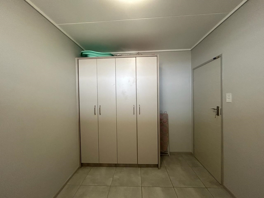 2 Bedroom Property for Sale in Rooihuiskraal North Gauteng