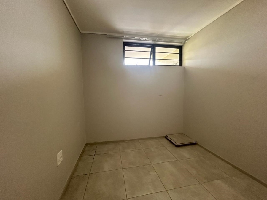 2 Bedroom Property for Sale in Rooihuiskraal North Gauteng