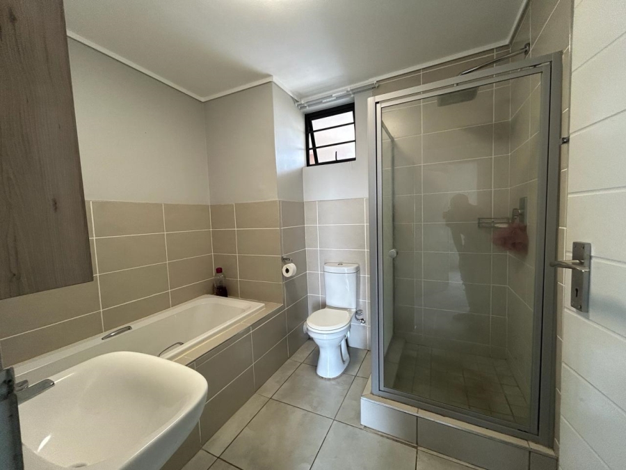 2 Bedroom Property for Sale in Rooihuiskraal North Gauteng