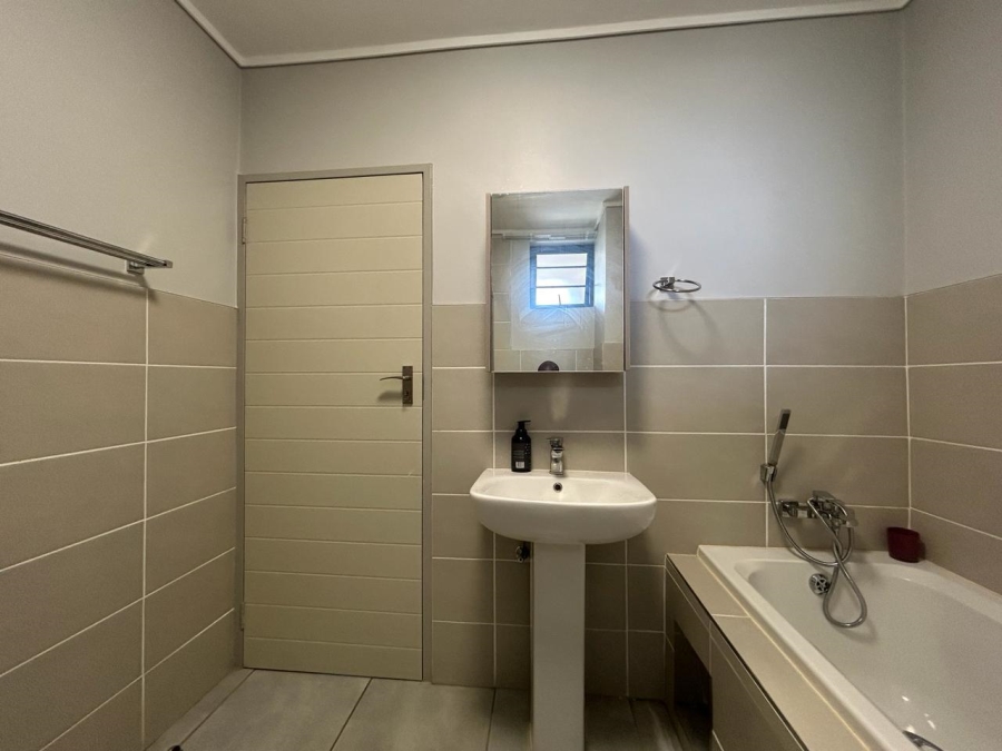 2 Bedroom Property for Sale in Rooihuiskraal North Gauteng