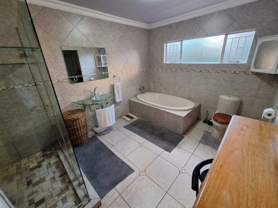 4 Bedroom Property for Sale in Vanderbijlpark SE 2 Gauteng